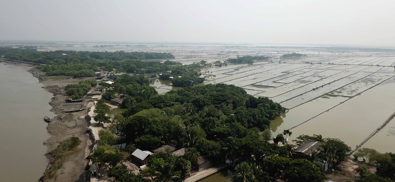 Vue aérienne du polder de Gabura Union, situé dans le centre du delta du Bengale.