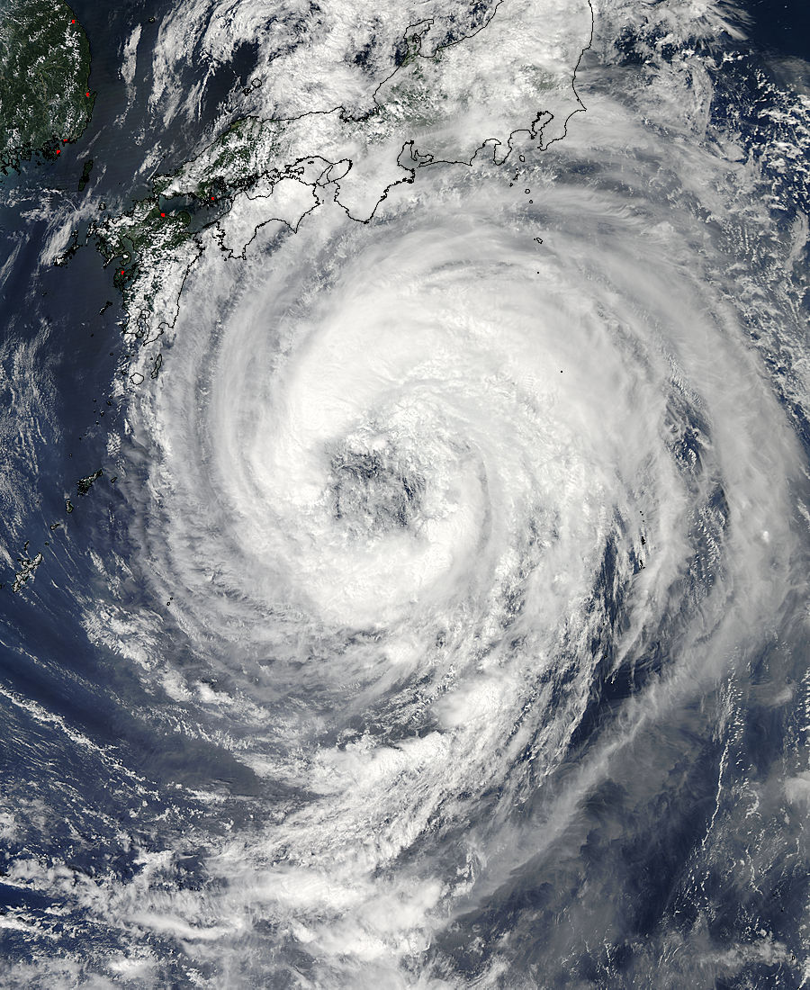Le typhon Talas approchant le Japon.