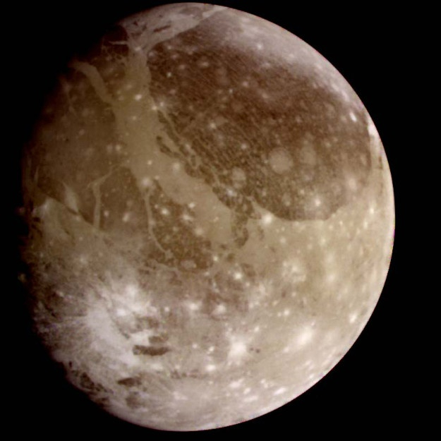 Ganymède, le satellite de Jupiter, vu par la sonde Galileo de la NASA.