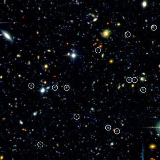 Image composite dans les bandes bleue, verte et rouge dans le champ VVDS de la constellation de la Baleine.

Tout comme trouver une aiguille dans une botte de foin, identifier les galaxies très distantes au travers de l'immensité de l'espace en avant plan n'est pas chose facile. En sélectionnant les galaxies sur la base de leur lumière rouge, l'équipe du sondage VIMOS VLT Deep Survey a pu découvrir une importante population de galaxies inconnues auparavant (identifiées par des cercles). Dans ce petit[...]