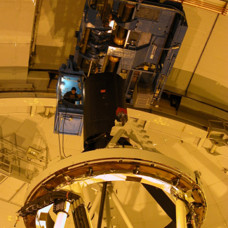 Installation de la caméra WIRCam au foyer primaire du télescope Canada-France-Hawaii.

© 2006 Canada-France-Hawaii Telescope Corporation.[...]