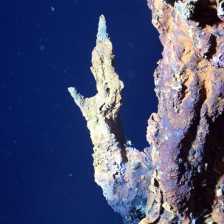 Cheminée hydrothermale sur le site Ashadze.

© Ifremer/Campagne Serpentine/ Victor 6000.[...]