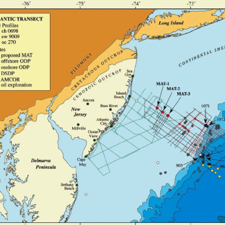 Carte de localisation des sites de forages durant la campagne New Jersey Shallow Shelf, 2009. (Mountain, G.S., Proust, J.-N., and McInroy, D., 2009.  IODP Sci. Prosp., 313.)[...]
