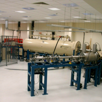 Artemis, le nouvel appareil de spectrométrie de masse par accélérateur (SMA), doit permettre d'analyser plus de 4 500 échantillons par an pour en mesurer la concentration du carbone 14.

© CEA. CNRS. IRD. IRSN. Ministère de la Culture et de la Communication.[...]