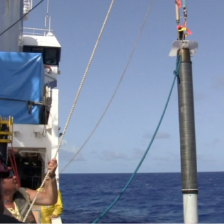 Déploiement de Deep Arvor à bord du navire Thalassa de l'Ifremer. © Ifremer, Sébastien Prigent
[...]