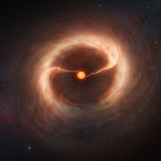 Cette vue d'artiste montre le disque de gaz et de poussière cosmique autour de la jeune étoile HD 142527. Des astronomes utilisant le grand réseau d'antennes millimétrique/submillimétrique ALMA (Atacama Large Millimeter/submillimeter Array) ont observé d'importants écoulements de gaz se déversant à travers un espace vide dans le disque. Il s'agit des premières observations directes de tels écoulements, que l'on suppose être engendrés par la consommation de gaz des planètes géantes au cours de leur croi[...]