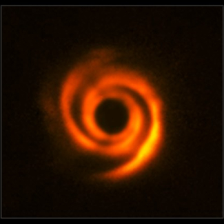 Ces trois disques planétaires ont été observés au moyen de l’instrument SPHERE qui équipe le Very Large Telescope de l’ESO. Ces observations avaient pour objectif de mieux connaître l’évolution des systèmes planétaires naissants. Crédits : ESO[...]