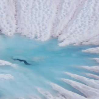 Neige fondante contenant des impuretés absorbantes. © Rémi Maupetit[...]