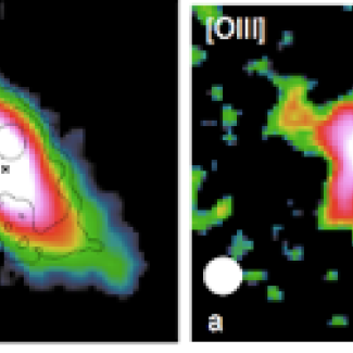 Découverte d’un complexe de formation stellaire (« clump ») âgé d’environ 10 millions d’années dans une galaxie de l’Univers lointain. Indiqué par la flèche blanche, le super-amas est encore trop jeune pour être détecté grâce à la luminosité des étoiles existantes (à gauche). Il a donc été identifié grâce à l’émission de gaz ionisé (à droite). Les contours du super-amas ont été rajoutés sur l’image de gauche. La dimension de la galaxie est estimée à 50 000 années-lumière. © CEA/HST [...]
