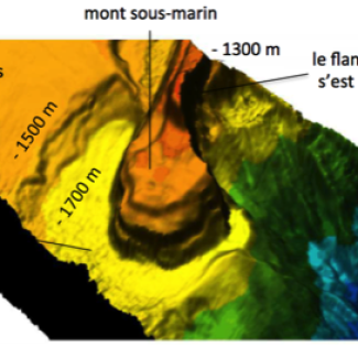 Ce récif long d’une vingtaine de kilomètres et large de quelques kilomètres a été cartographié en bordure d’une falaise sous-marine haute de près de 2 kilomètres. Il présente des indices d’émersion passée alors qu’il est à présent enfoui sous plus d’un kilomètre d’eau. Il témoigne ainsi d’un enfoncement progressif des fonds océaniques depuis plusieurs millions d’années[...]
