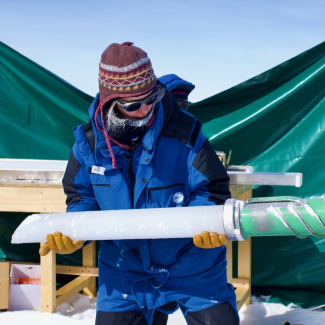 Cliché d'une carotte de glace prélevée lors du projet Katabatic