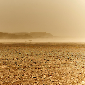 poussières au dessus de l'océan