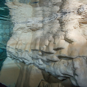 Photo d'une calcite de la grotte de Devils Hole (USA) 