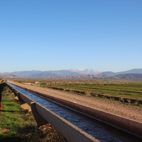Canal d’irrigation, région de Marrakech, Maroc 