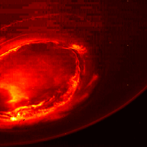 Aurore au-dessus du pôle sud de Jupiter depuis Juno 